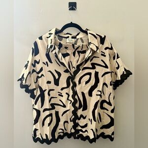Artistic Black and Cream Set Button-Up Shirt and Shorts Size Large